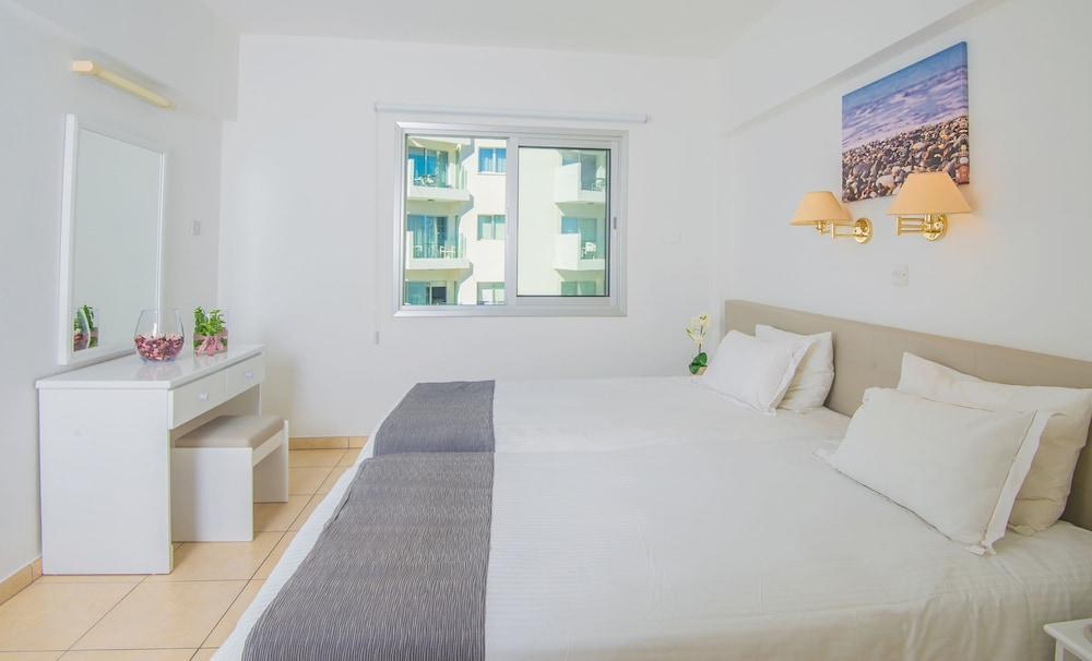 Alva Hotel Apartments Protaras Dış mekan fotoğraf